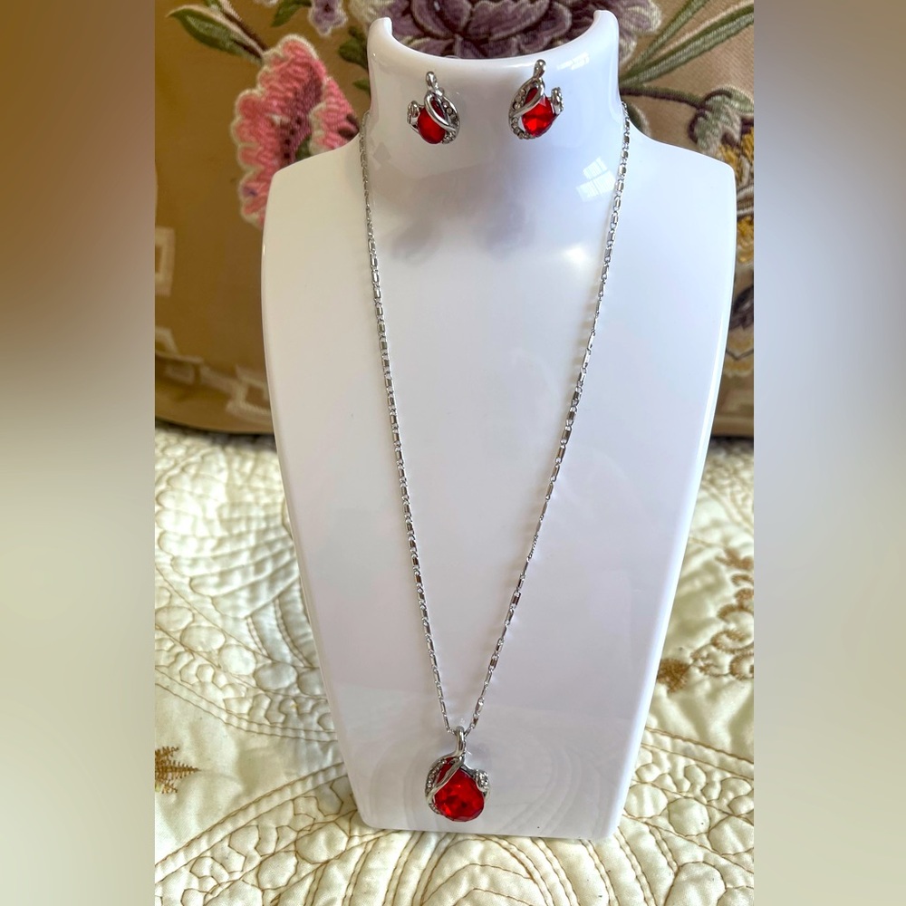 Sterling Silver Jewelry Set  , Collar& Earrings ,  Crystal Red Color Stone.